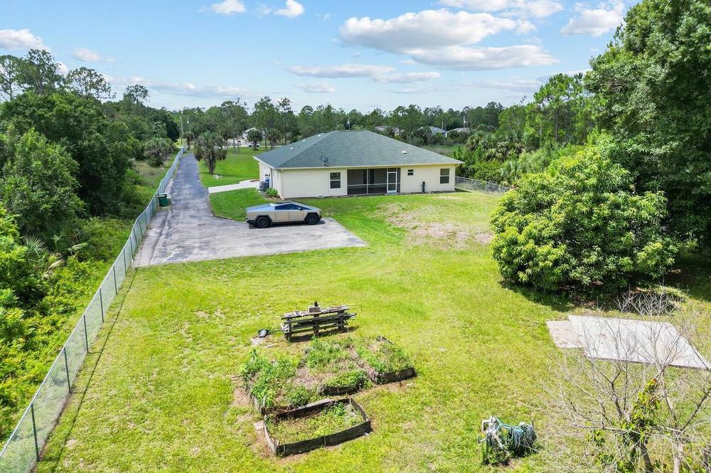 2495 NE 62nd Ave Naples FL — Golden Gate Estates
